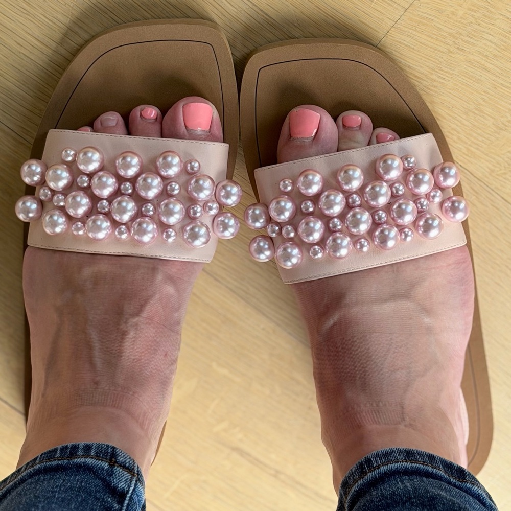 NWOT Stuart Weitzman Size 7B Goldie Pink Pastel Pearl Bead Slide Sandals Flat